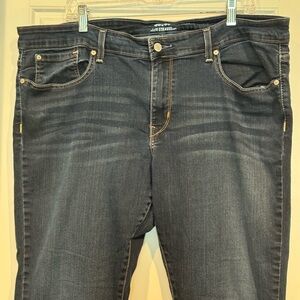 Signature Levi Strauss Modern Straight Leg Jeans